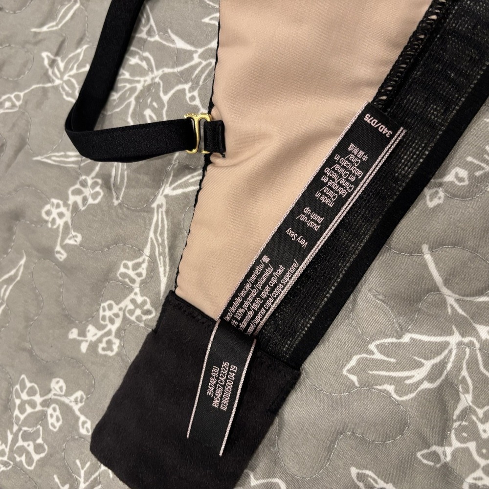 Victoria's Secret - Very Sexy Push Up Bra w/ Removable Straps Black/Nude 34D - Picture 4 of 5